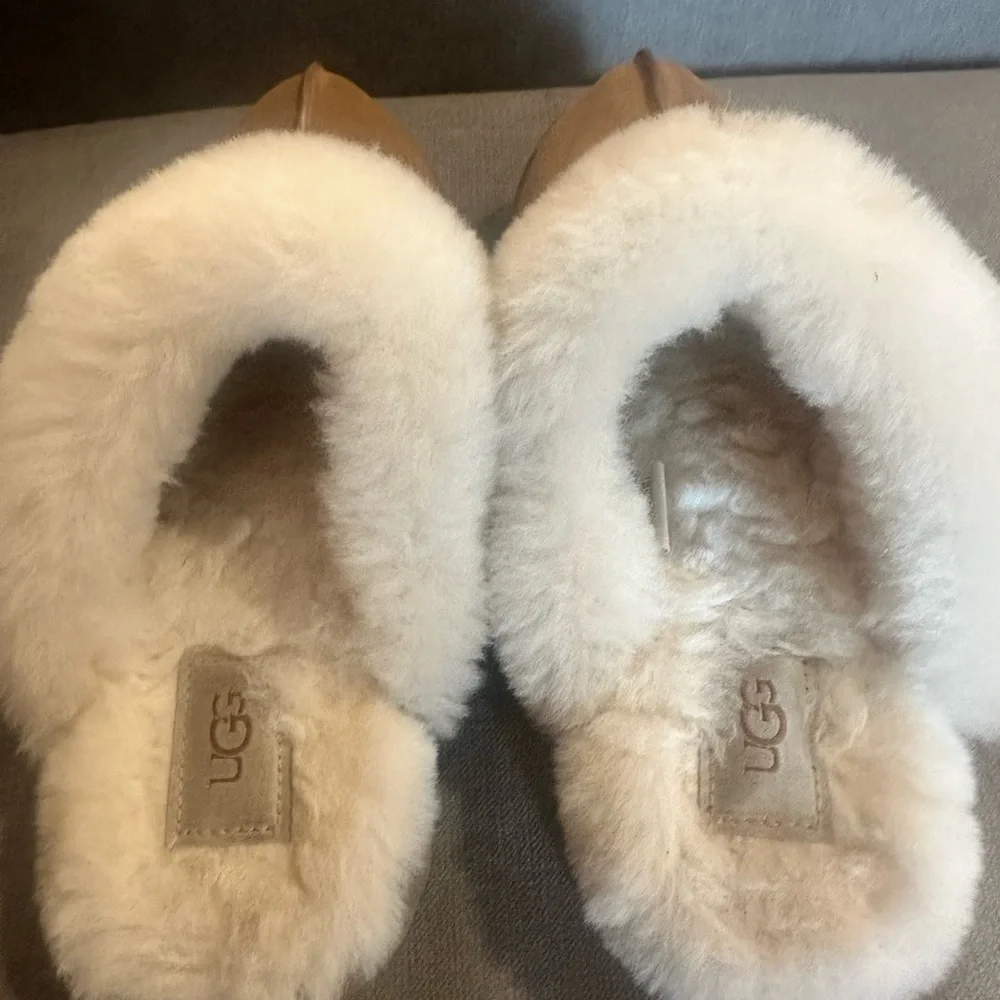 UGG Tan and Cream Women's Slippers - Picture 4 of 4